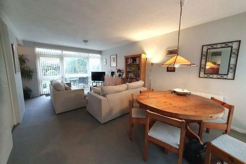 undefined, Fieldend, Twickenham, Twickenham, TW1 4TG