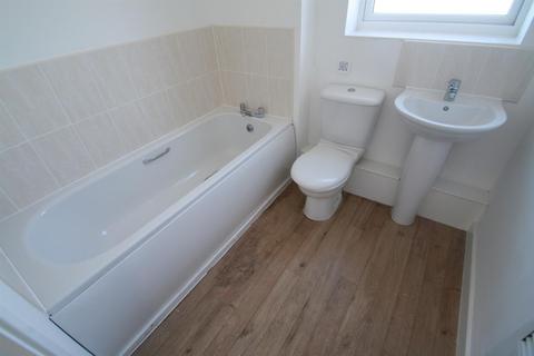2 bedroom apartment to rent, Columbia Crescent, Wolverhampton WV10