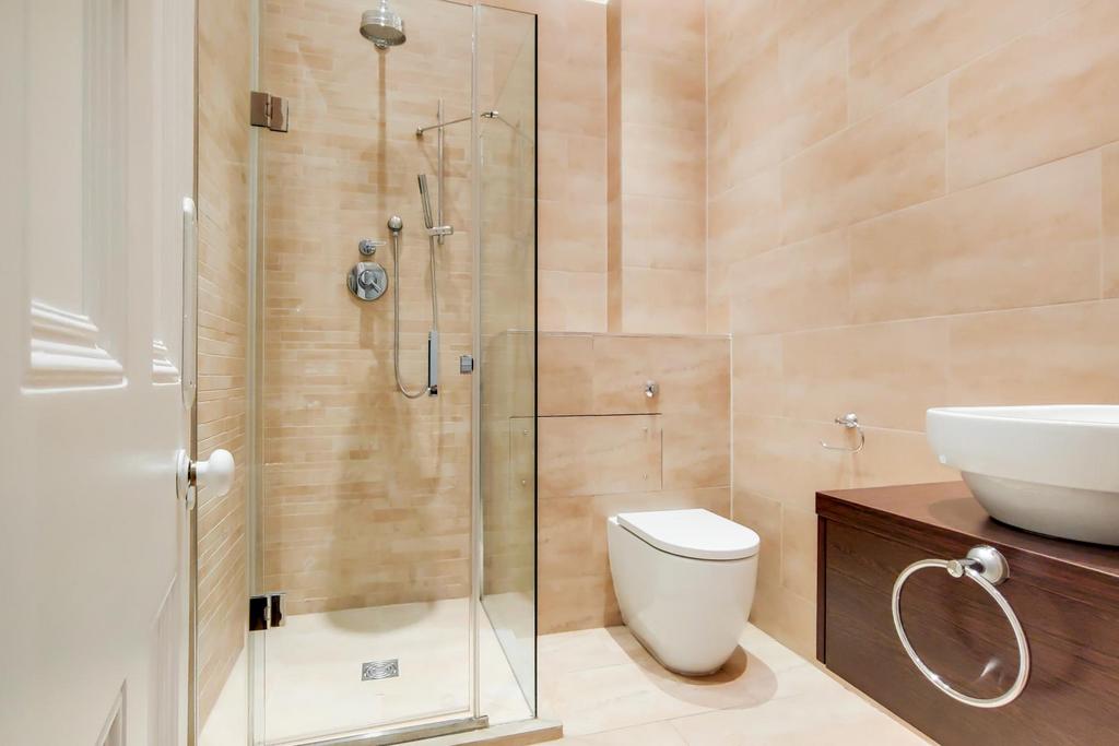 10 Bathroom-0.jpg