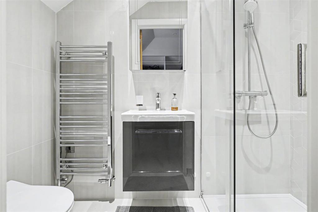 Ensuite.JPG