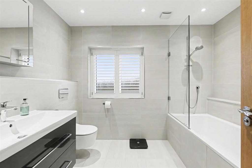 Bathroom.JPG