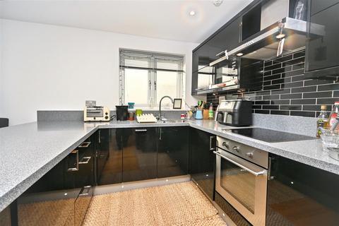 2 bedroom flat for sale, Compton Street, Eastbourne