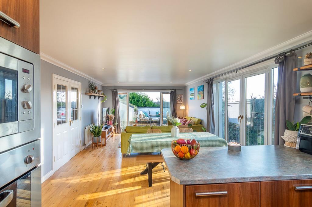Kitchen and lounge
