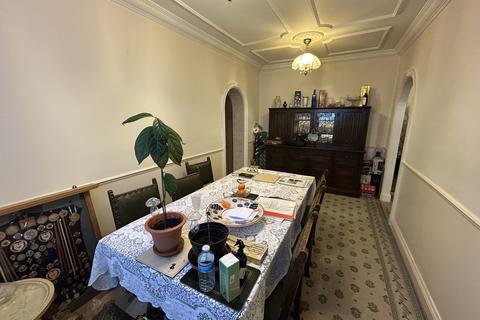 3 bedroom bungalow for sale, Peaketon Avenue, ILFORD IG4