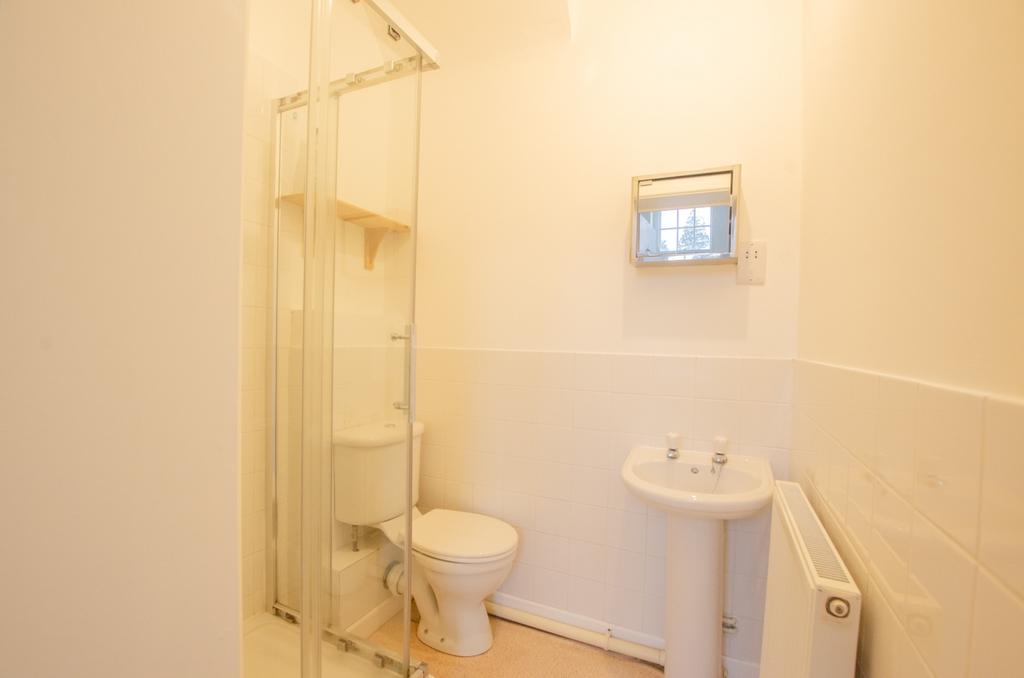 9 Royffe Way  E TPS Bodmin 01208 74182-07