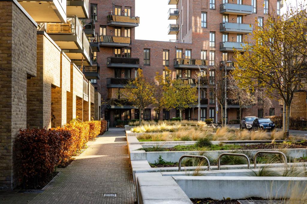 Braid Court, E3