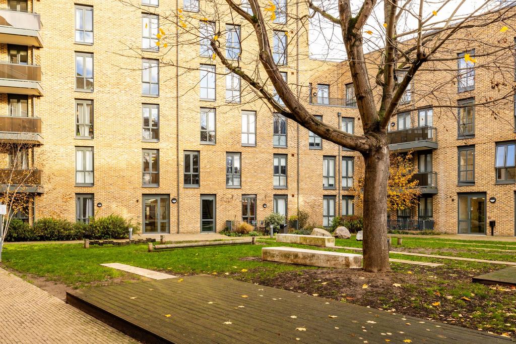 Braid Court, E3