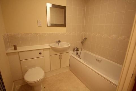 2 bedroom apartment to rent, Addlestone, Surrey, KT15