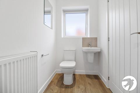 3 bedroom end of terrace house to rent, Colemans Close, Alkerden, Ebbsfleet Valley, Swanscombe, DA10