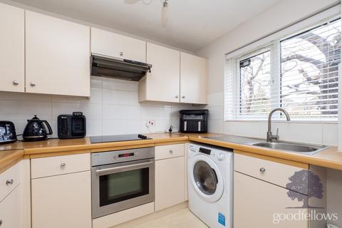2 bedroom apartment to rent, Chartwell Gardens, Sutton SM3