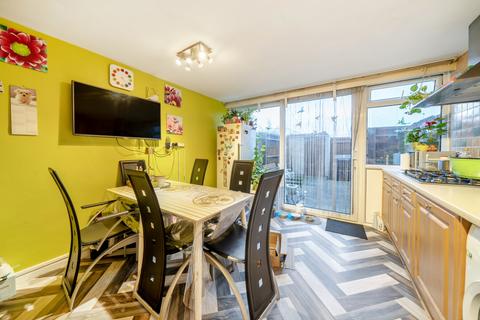 undefined, Caernarvon Close, Mitcham CR4