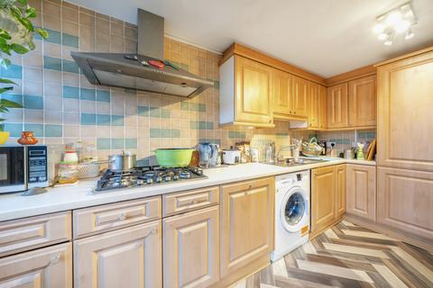 undefined, Caernarvon Close, Mitcham CR4