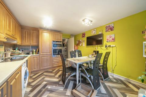 undefined, Caernarvon Close, Mitcham CR4
