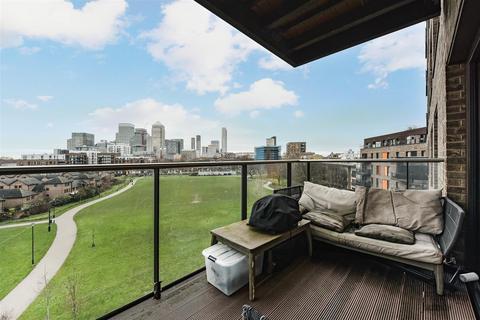 3 bedroom apartment for sale, Boathouse Apartments, Cotall Street, London, E14