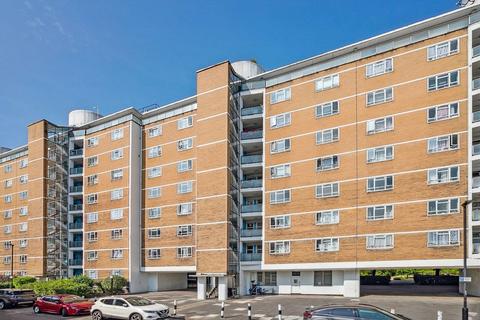 Churchill Gardens, London SW1V