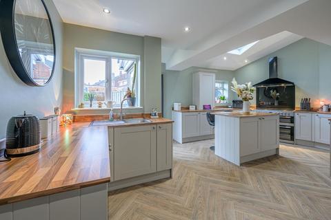 4 bedroom detached house for sale, Rosemary Road, Halesowen, B63 1BN