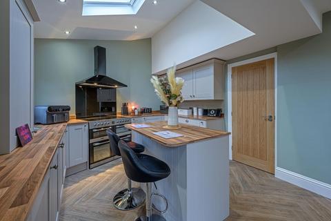 4 bedroom detached house for sale, Rosemary Road, Halesowen, B63 1BN