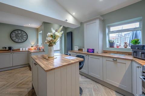 4 bedroom detached house for sale, Rosemary Road, Halesowen, B63 1BN