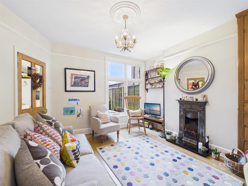 Sitting/dining room