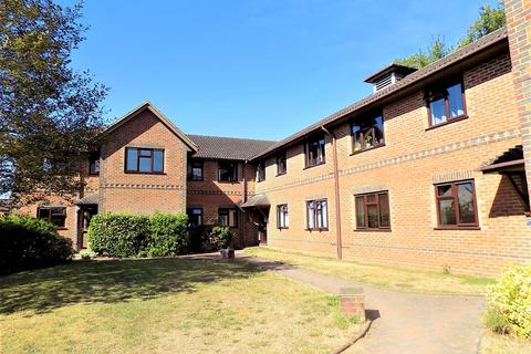 2 bedroom apartment to rent, East Station Road, Aldershot GU12