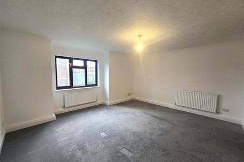 2 bedroom apartment to rent, East Station Road, Aldershot GU12