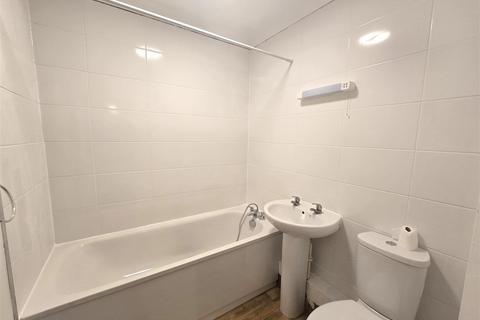2 bedroom apartment to rent, East Station Road, Aldershot GU12