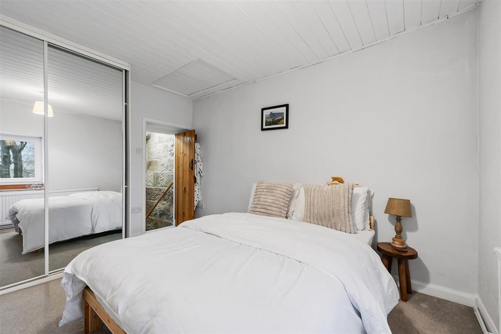 Bedroom One to landing.jpg