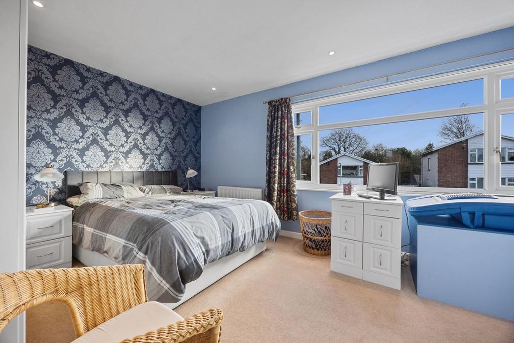 MASTER BEDROOM (with En-Suite)