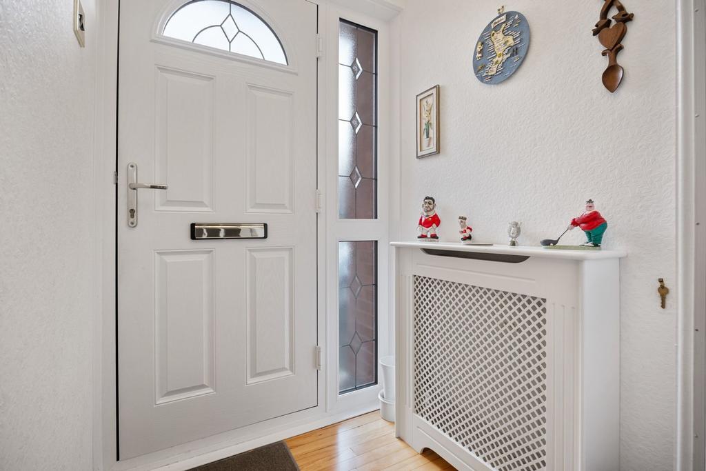 Entrance porch/lobby