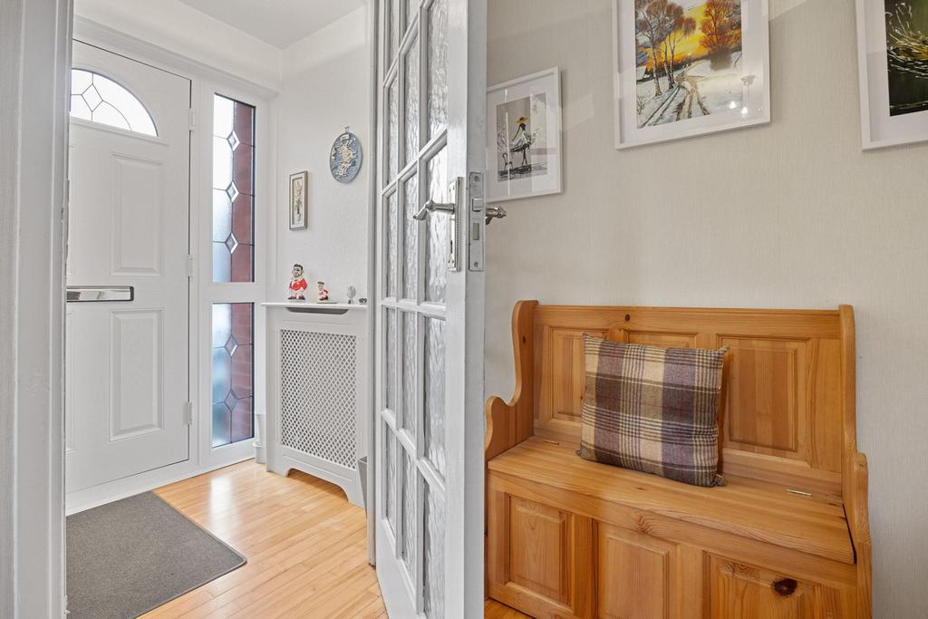 Entrance porch/lobby