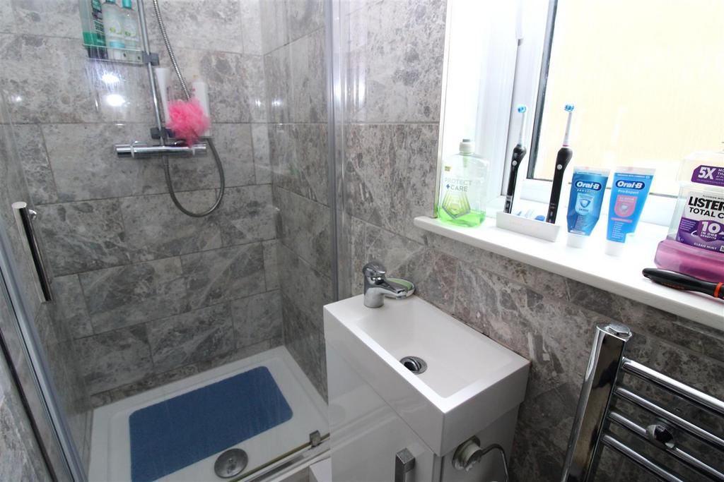 Ensuite to master bedroom.JPG