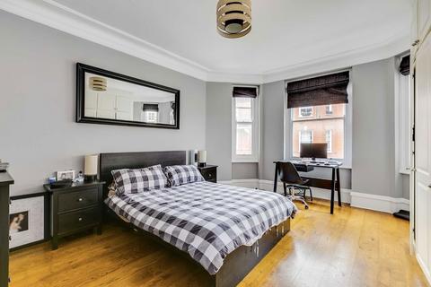 3 bedroom flat to rent, Beaumont Avenue, London W14