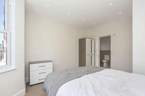 2 bedroom flat to rent, Farm Lane, London, SW6