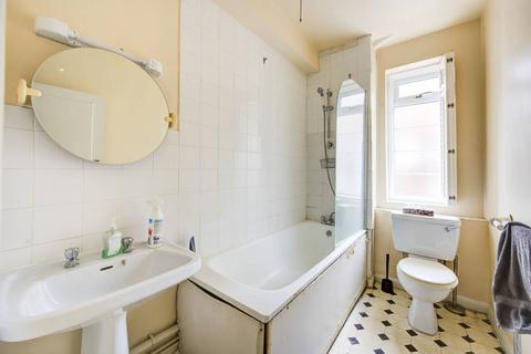 Studio to rent, Barton Court, Barons Court, London, W14