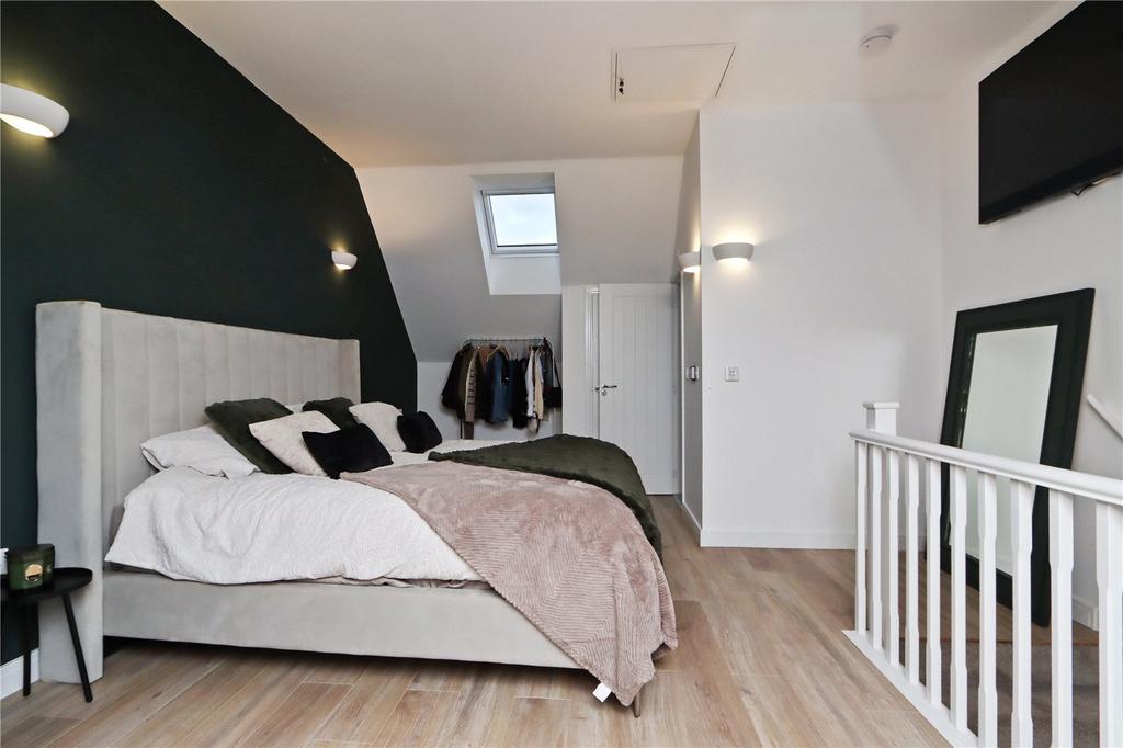 Main Bedroom Pic 1