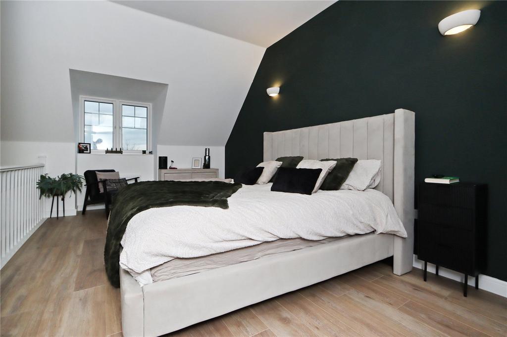 Main Bedroom Pic 2