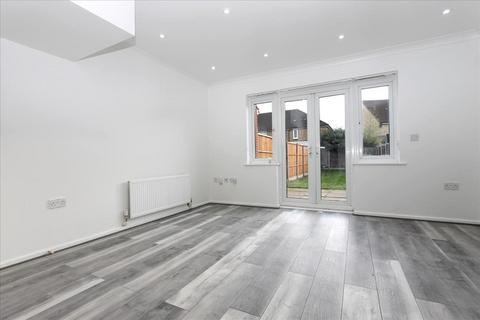 3 bedroom house to rent, Hennesey Road, London, N9