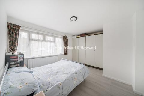 3 bedroom end of terrace house for sale, Martins Walk, London, N10