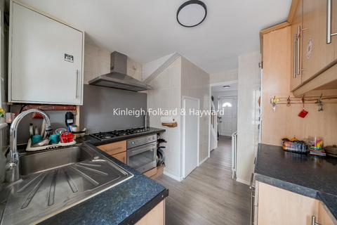 3 bedroom end of terrace house for sale, Martins Walk, London, N10