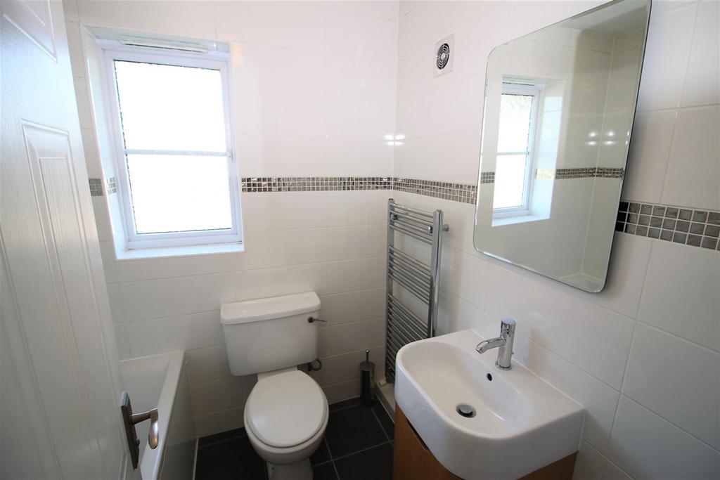 Bathroom 1.jpg