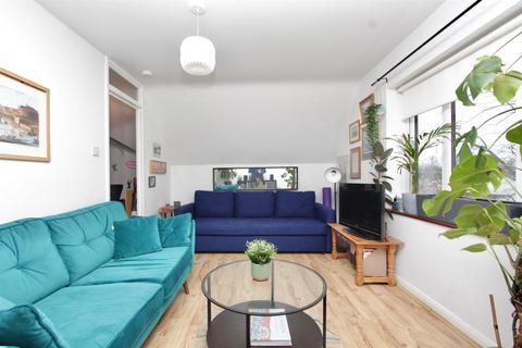 1 bedroom apartment to rent, South Grove, London N15