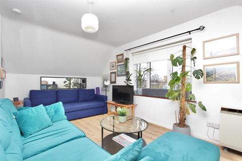 1 bedroom apartment to rent, South Grove, London N15