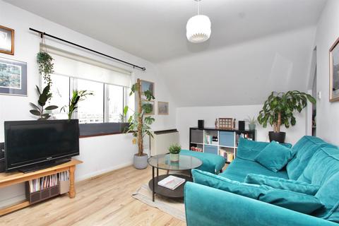 1 bedroom apartment to rent, South Grove, London N15