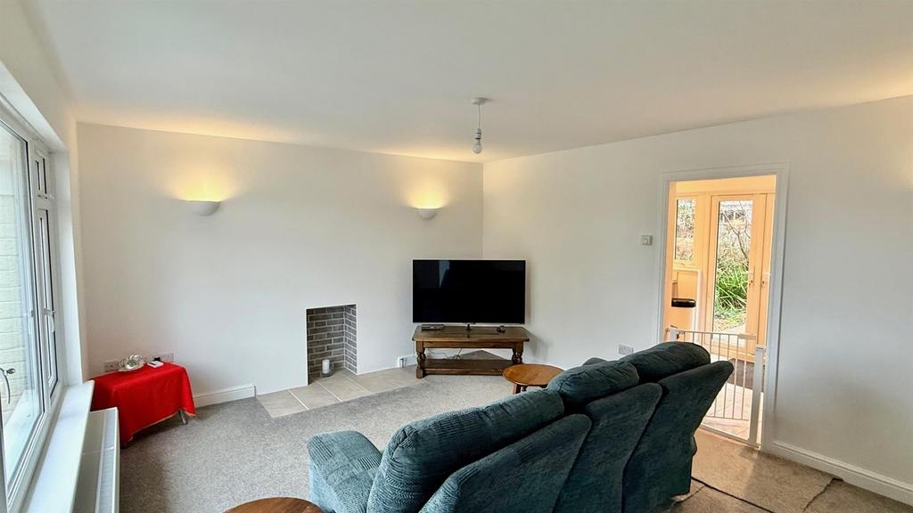 Living Room 3.jpg