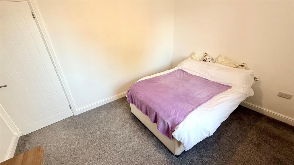 Bed 1.jpg