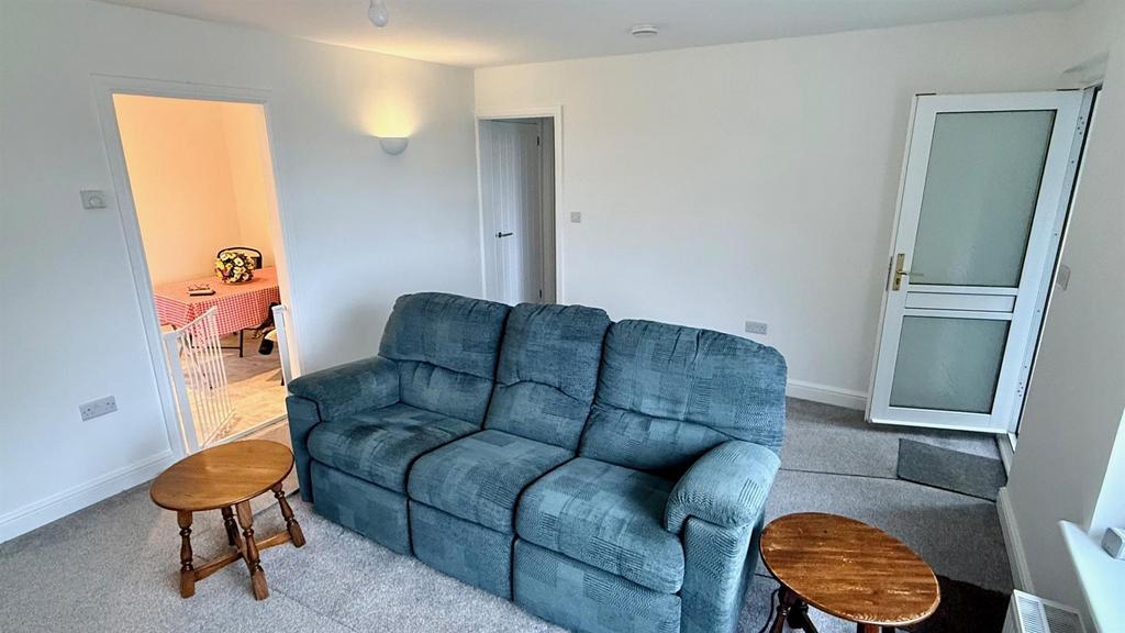 Living Room 2.jpg