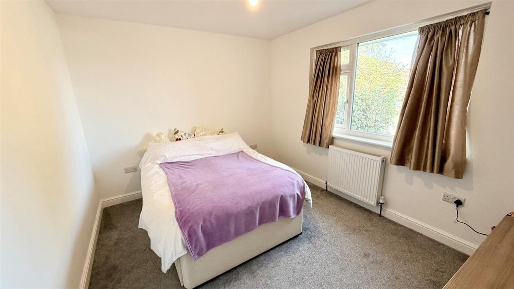 Bedroom 1.jpg