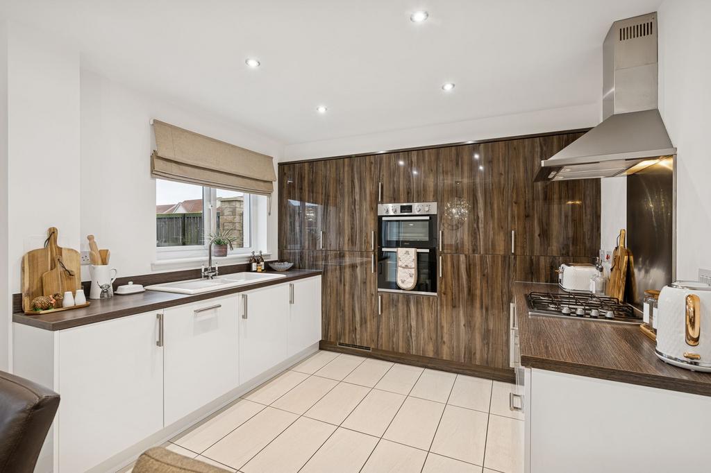 Kitchen/ Dining Room