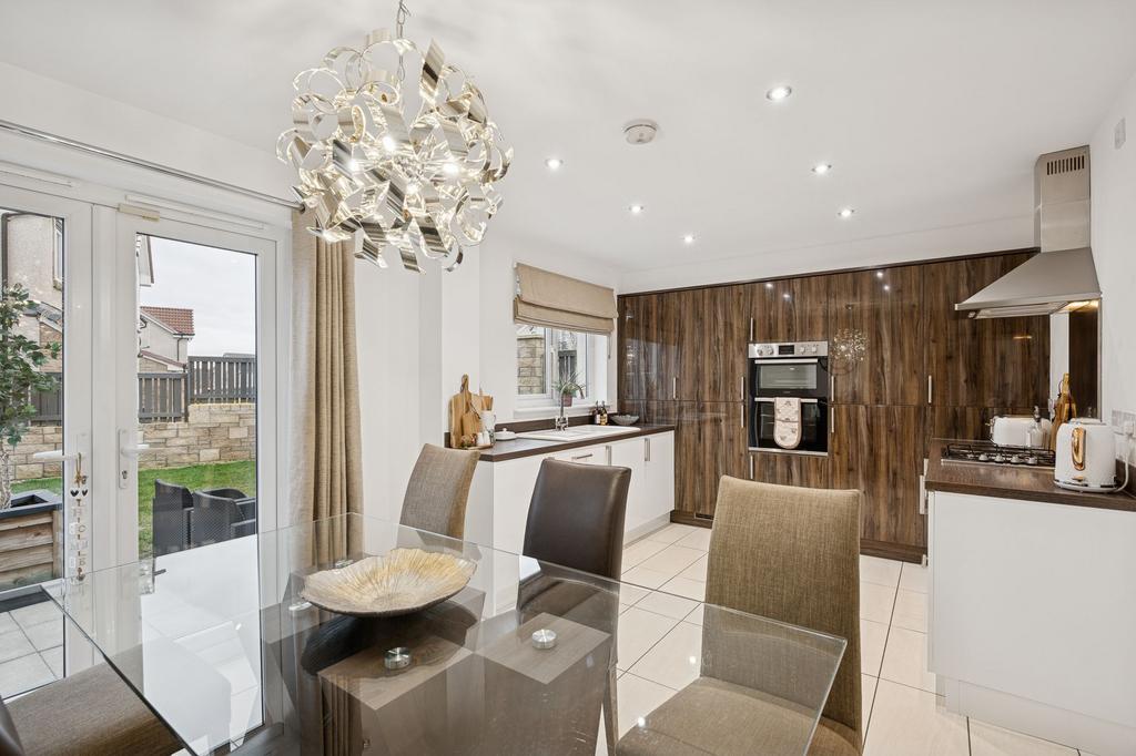 Kitchen/ Dining Room