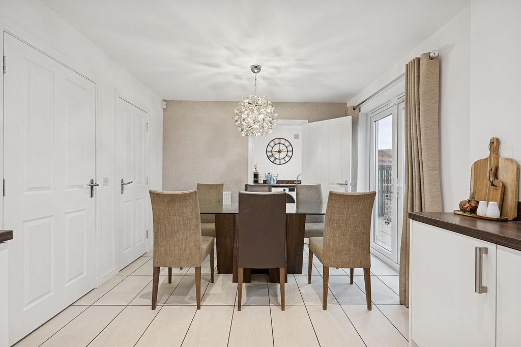 Kitchen/ Dining Room